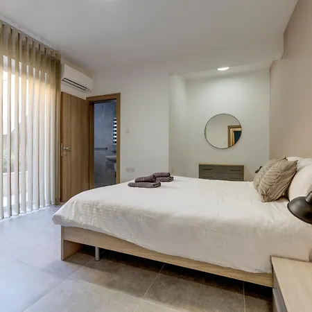 Spacious And Refined 3 Bedroom Duplex Karp1-1