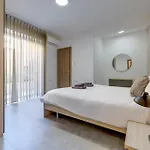 Spacious And Refined 3 Bedroom Duplex Karp1-1 *