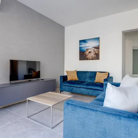 Spacious And Refined 3 Bedroom Duplex Karp1-1 アパート