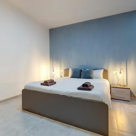 Spacious And Refined 3 Bedroom Duplex Karp1-1 *