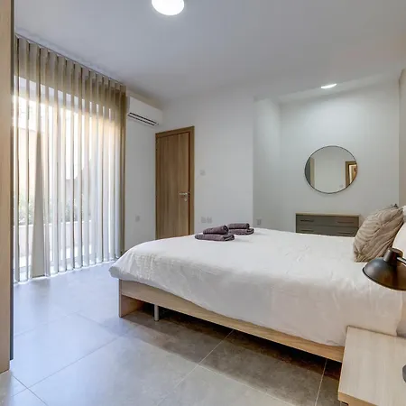 Spacious And Refined 3 Bedroom Duplex Karp1-1 *