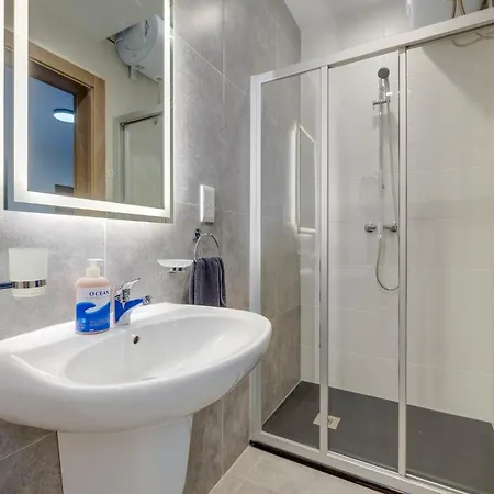 Spacious And Refined 3 Bedroom Duplex Karp1-1