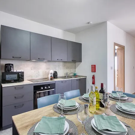 アパート Spacious And Refined 3 Bedroom Duplex Karp1-1
