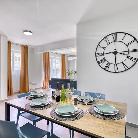 Spacious And Refined 3 Bedroom Duplex Karp1-1 アパート *