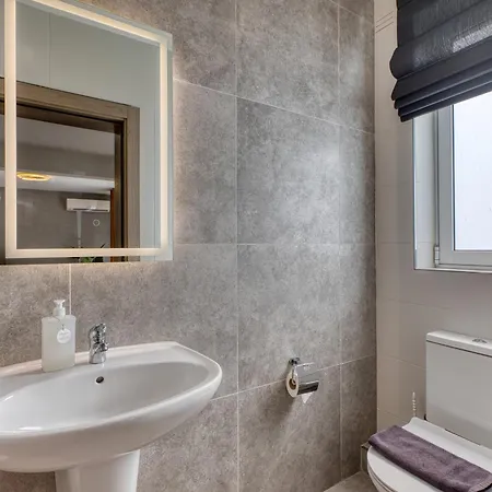アパート Spacious And Refined 3 Bedroom Duplex Karp1-1