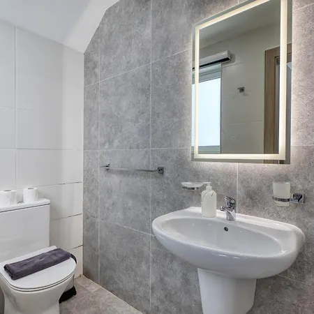 Spacious And Refined 3 Bedroom Duplex Karp1-1 * San Ġwann