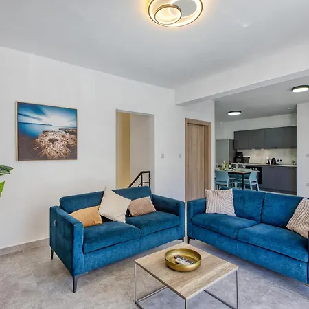 Spacious And Refined 3 Bedroom Duplex Karp1-1 *