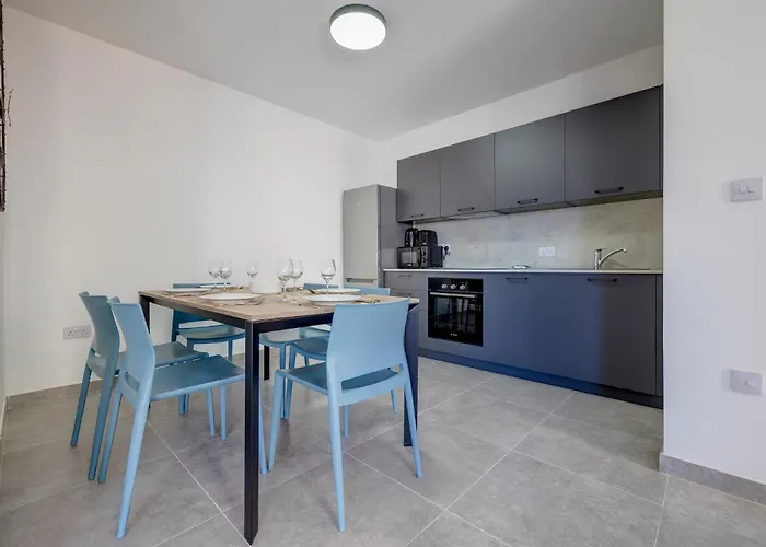 Lejlighed Spacious And Refined 3 Bedroom Duplex Karp1-1