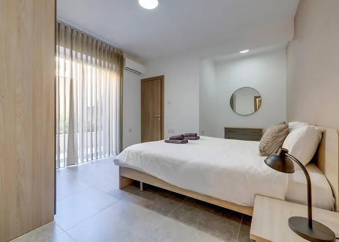 Spacious And Refined 3 Bedroom Duplex Karp1-1 *